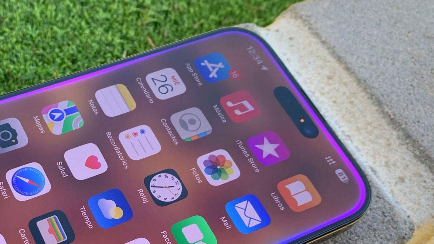 Apple podría asociarse con ChatGPT o Claude para llevar a Siri las esperadas nuevas funciones prometidas con iOS 18