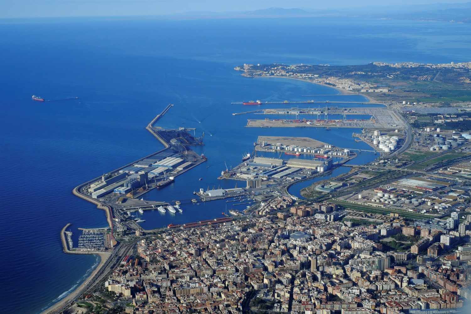 El Port de Tarragona manté el nivell d’ingressos amb menys tràfic