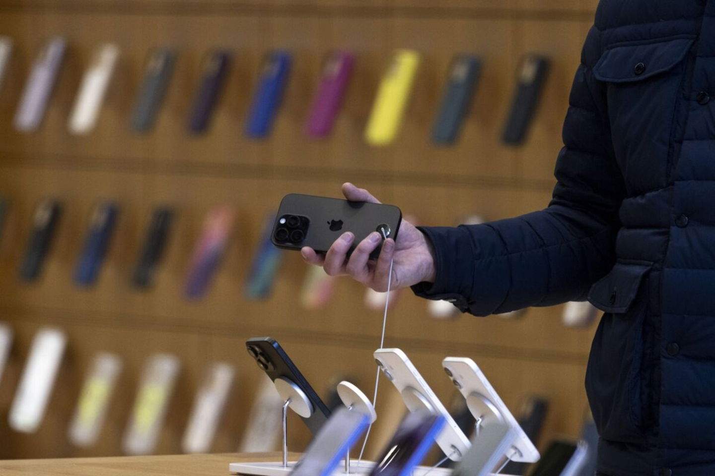Fabricar l'iPhone 17 a l'Índia no li servirà a Apple per evitar els aranzels de Trump