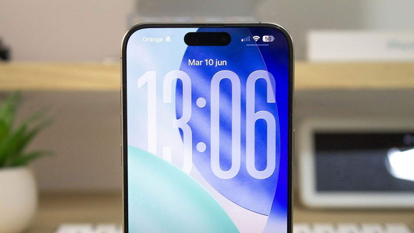 5 raons per instal·lar la beta pública d'iOS 26 al teu iPhone i 3 raons per no fer-ho