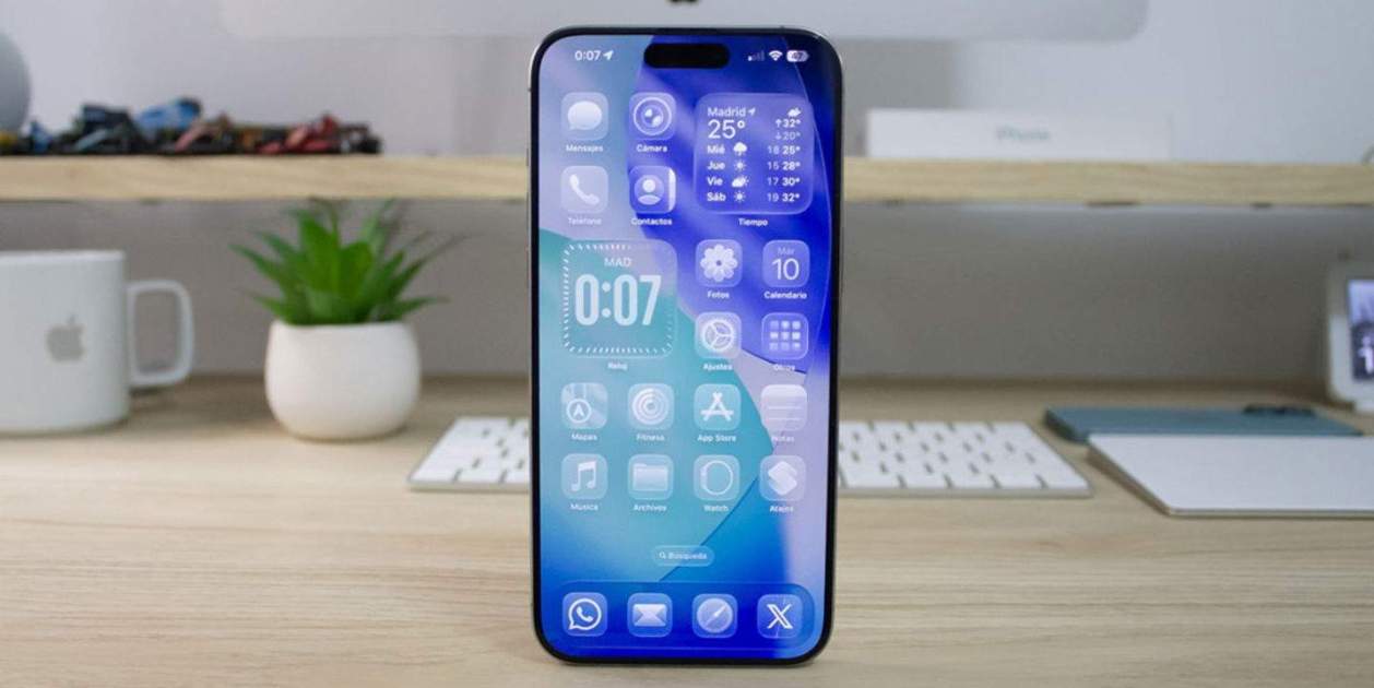 iOS 26 con interfaz Liquid Glass iOS 26 con interfaz Liquid Glass