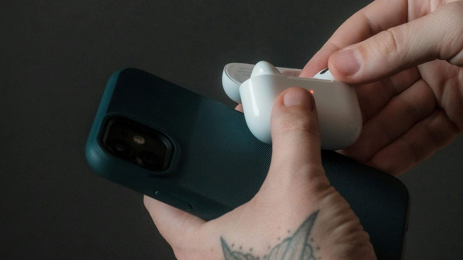 iOS 26 confirma que los AirPods tendrán una nueva función pronto: serán tu traductor personal