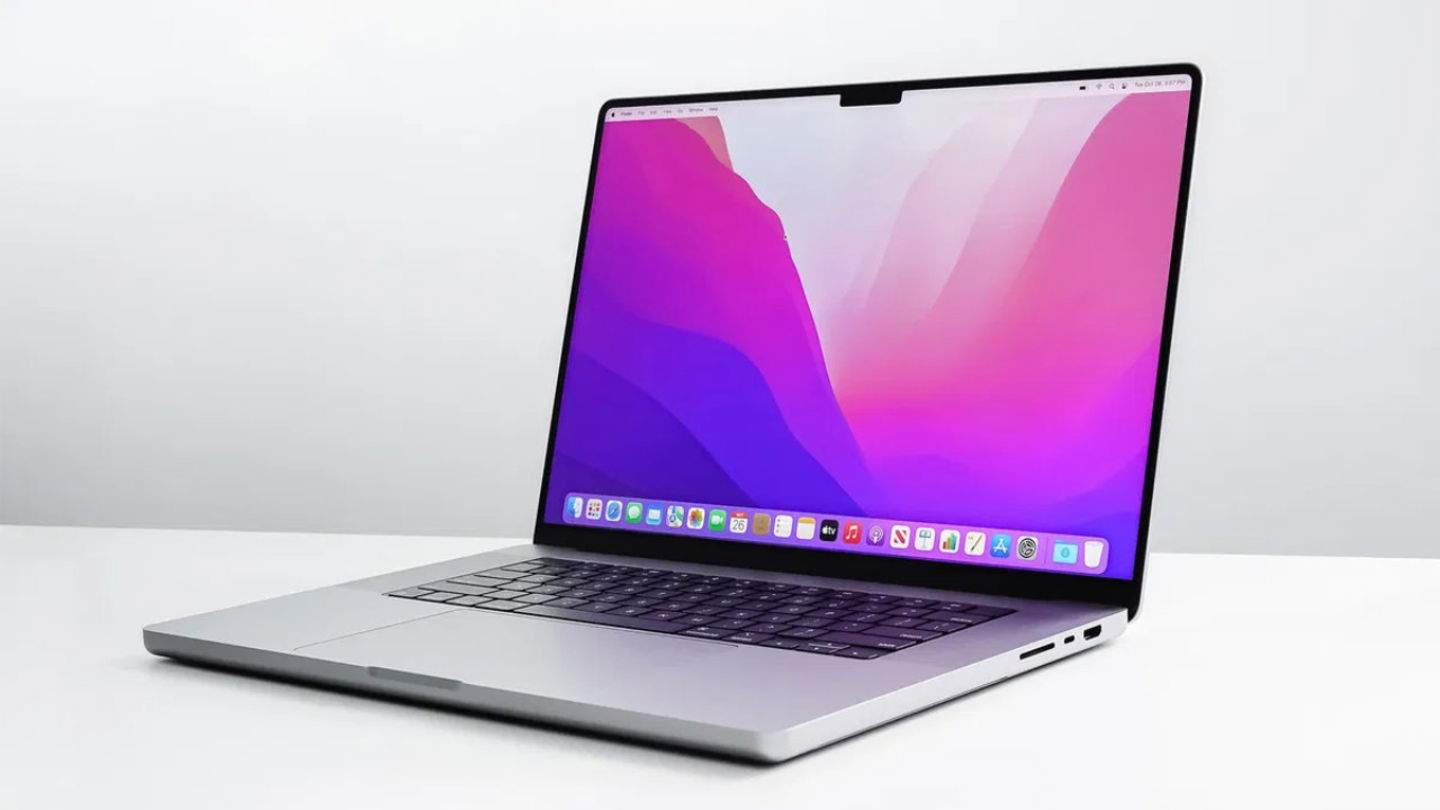 El nuevo MacBook Pro con pantalla OLED llegaría a finales de 2026