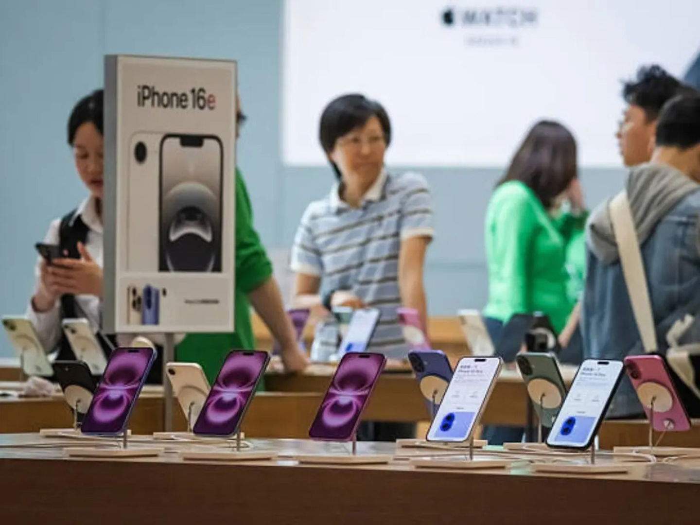 La resiliència de l'iPhone ha elevat les xifres de vendes d'un mercat a la baixa el 2025