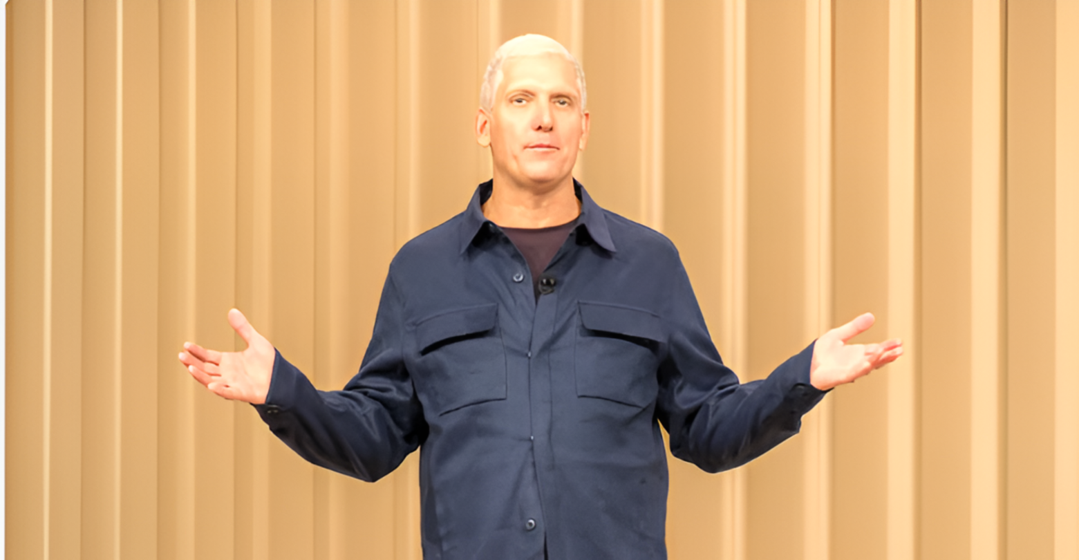 El VP de Google cargó contra Apple en la presentación del Google Pixel 10: "Han habido muchas promesas rotas"