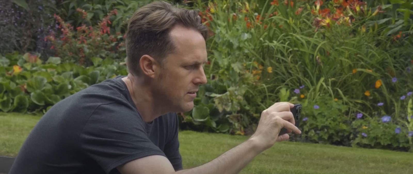 Apple comparte un emotivo spot comercial sobre el modo Acción del iPhone