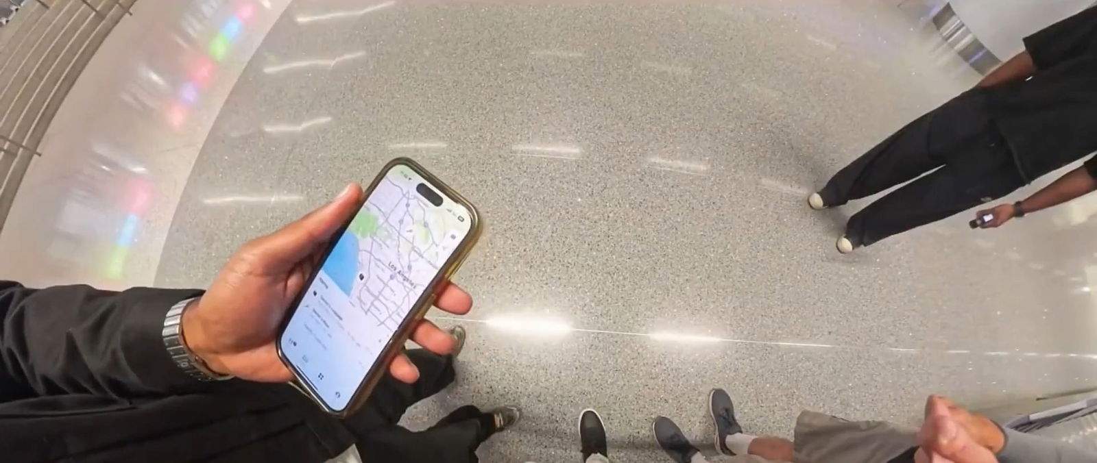 Los AirTag vuelven a demostrar lo buenos que son, esta vez en un aeropuerto y con una maleta