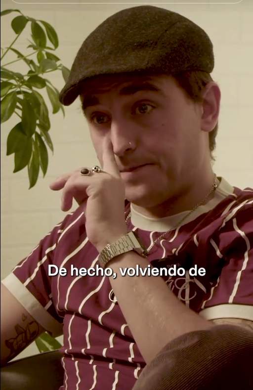 Manel Navarro actualmente, en el pódcast 'Vergüenza' de Podimo / TikTok