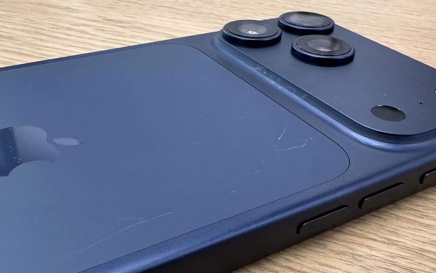 Apple explica l'"scratchgate" dels iPhone 17 Pro, la nova polèmica entorn dels esgarrapades