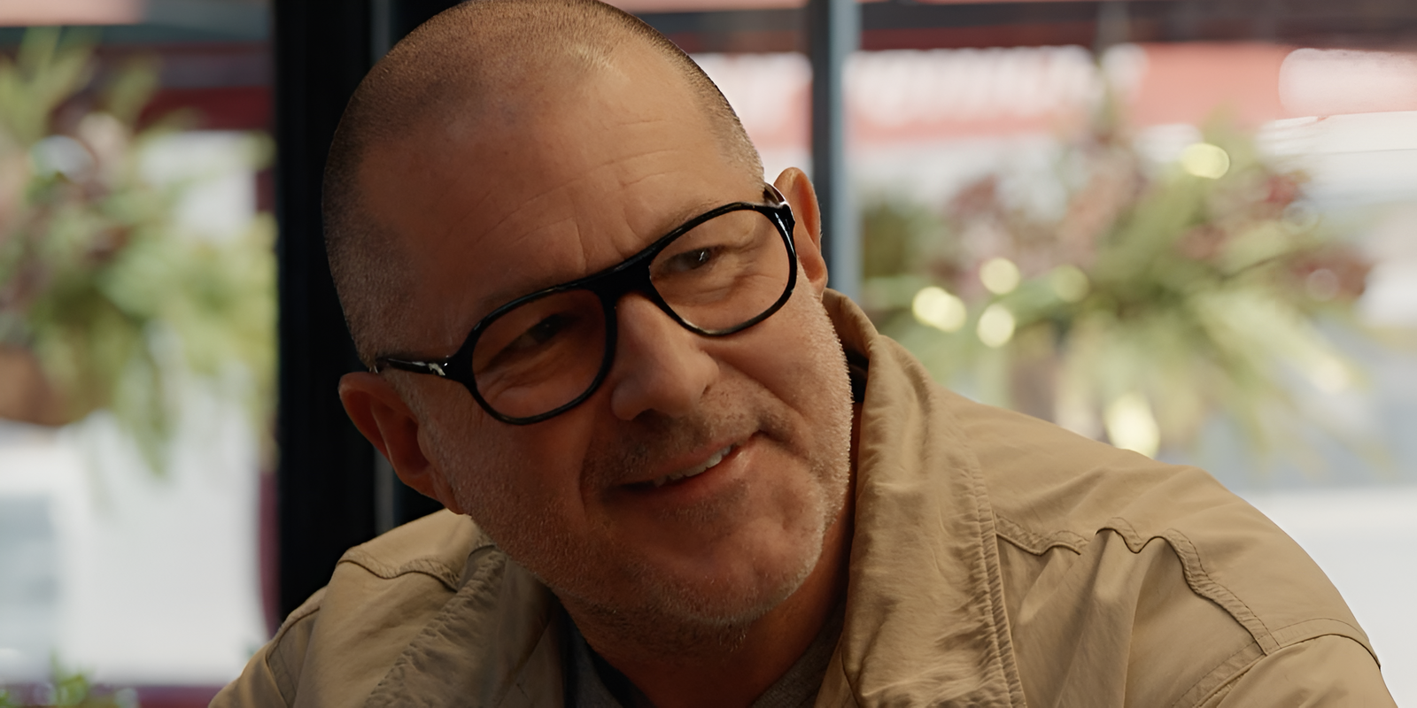 L'exdissenyador d'Apple Jony Ive acaba de llançar una làmpada de 5.000 dòlars amb un disseny espectacular