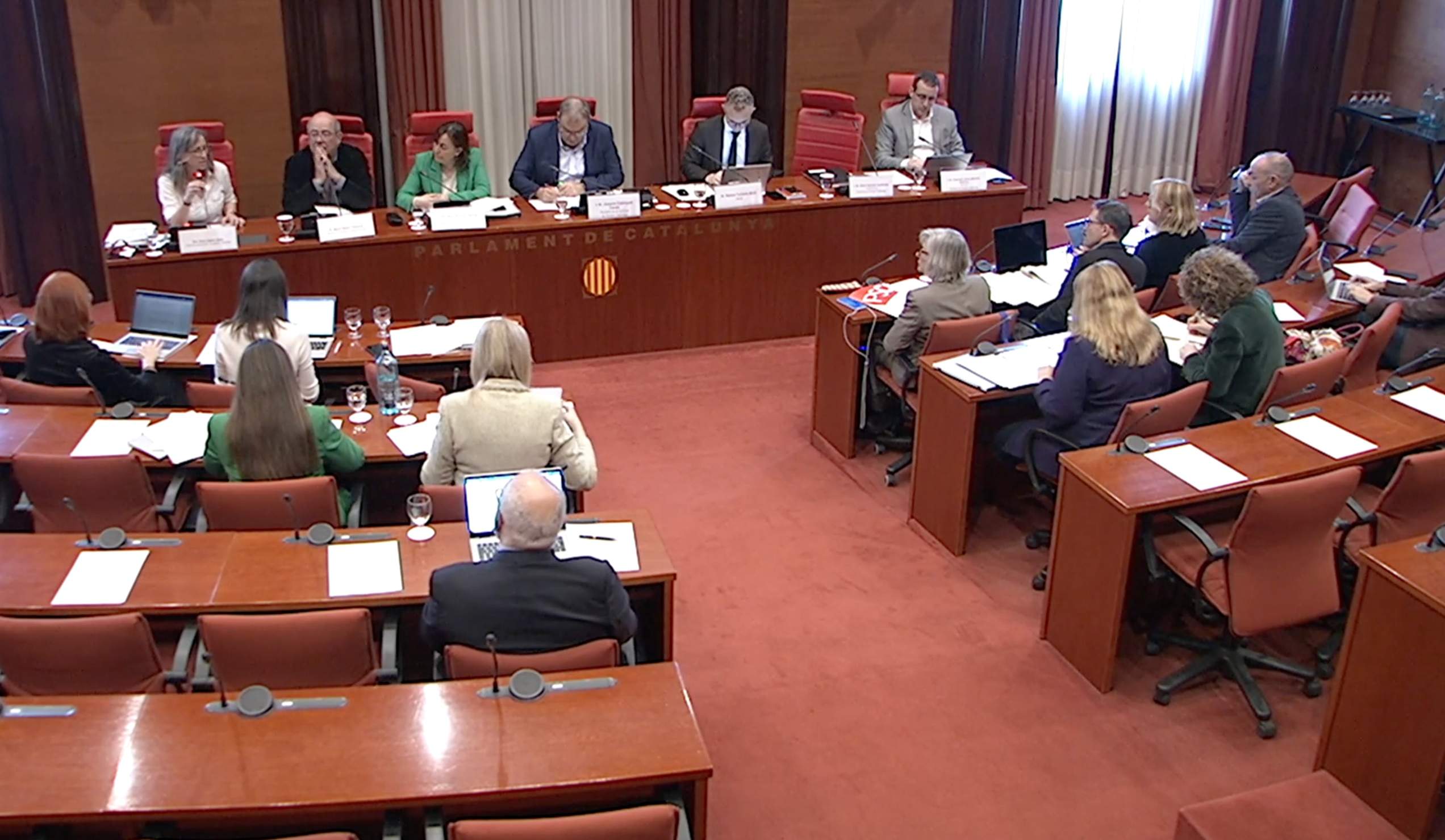 Vox desata un rifirrafe en el Parlament: fascista, franquista, totalitarista, fanfarrón...