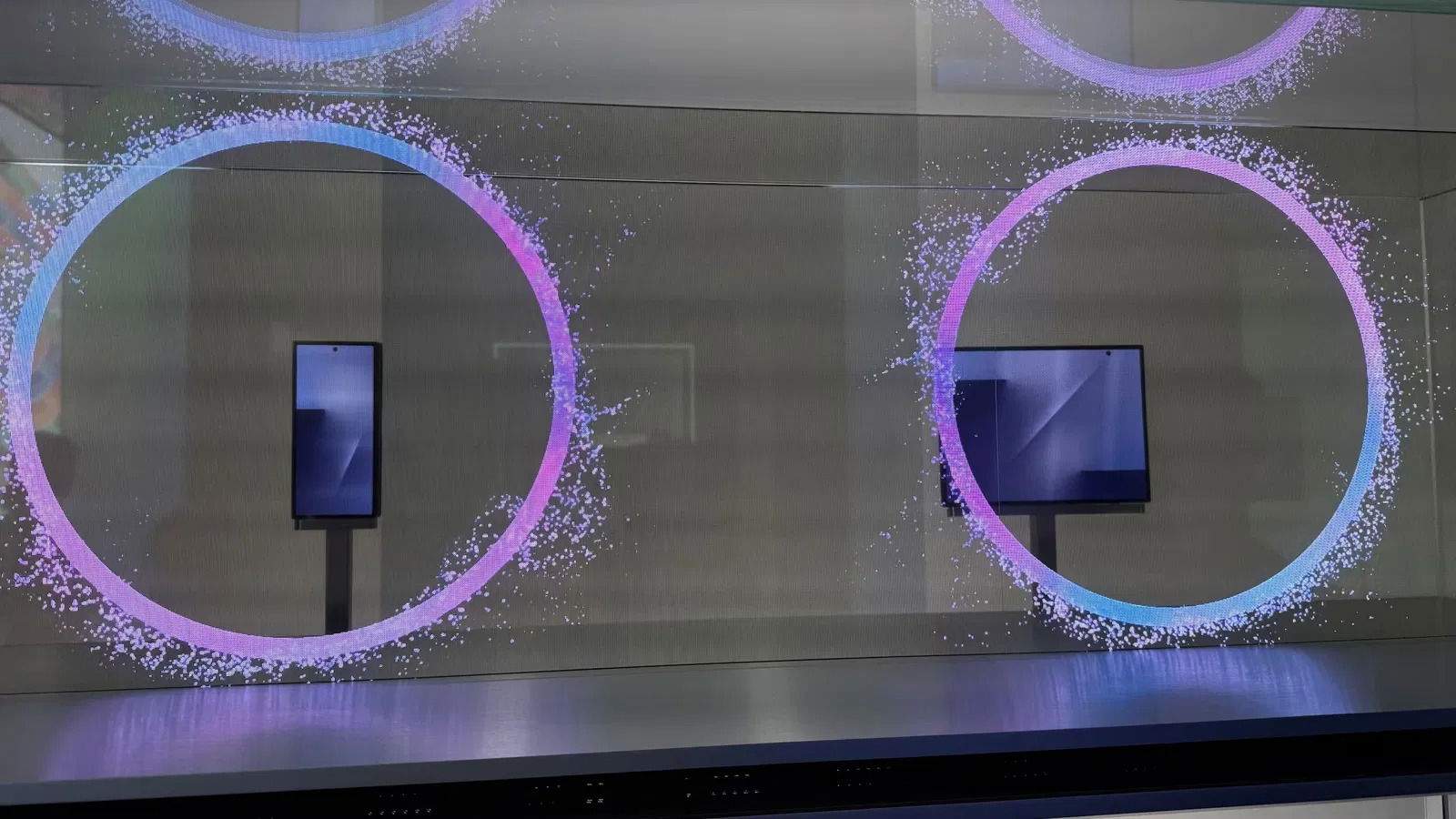 Si un smartphone normal cuesta 1.000 euros y un plegable 2.000, estaba claro lo que iba a costar el Samsung triplegable