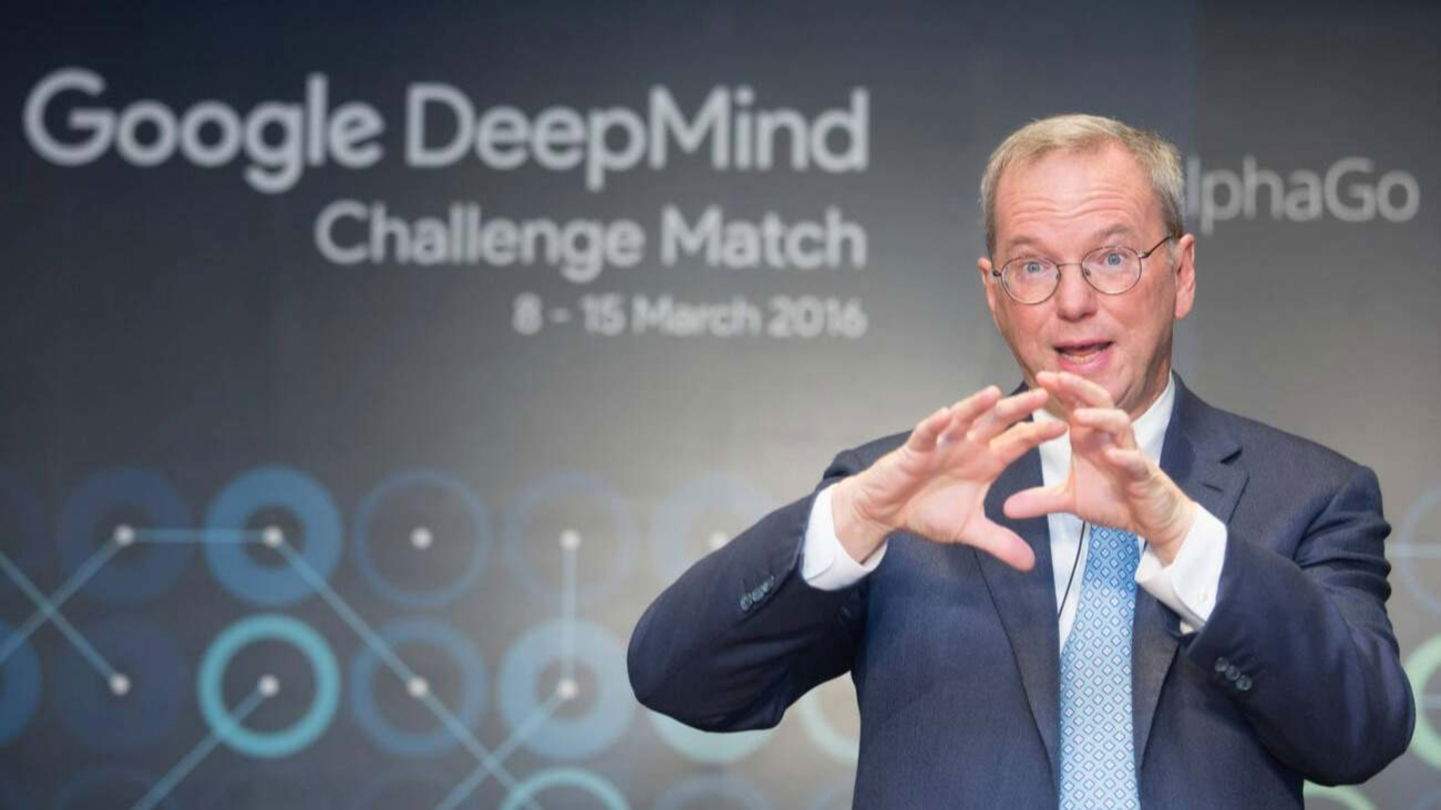 En medio de los rumores de burbuja de la IA, el exCEO de Google llega para decir todo lo contrario: "está infravalorada"