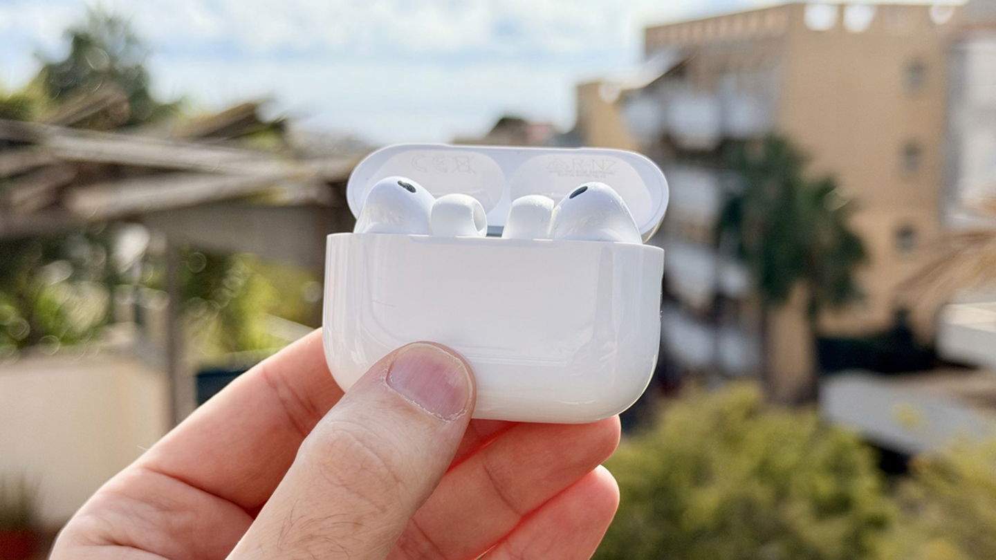 Apple lanza una nueva actualización para los AirPods: novedades y cómo instalarla