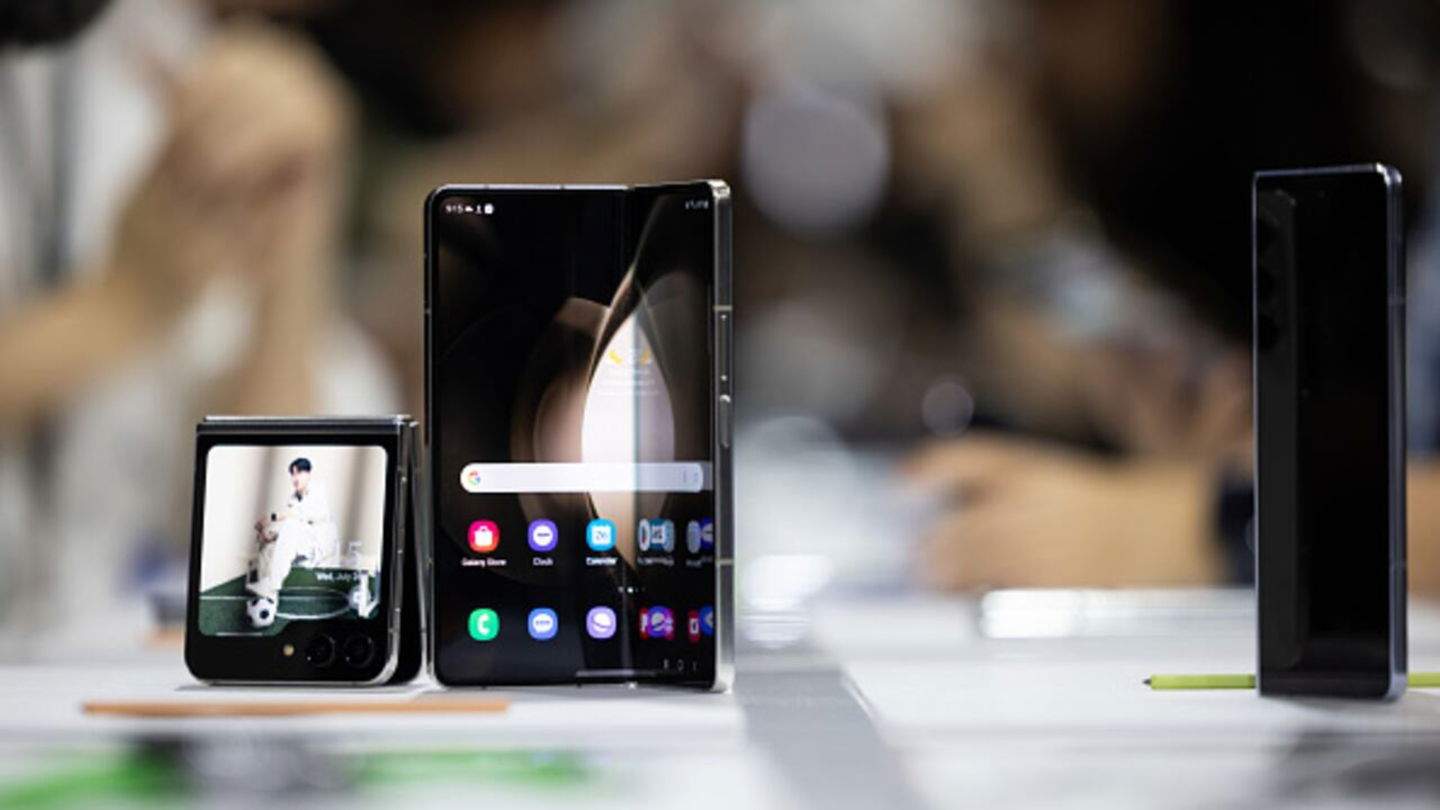 Els mòbils plegables trenquen el seu rècord de vendes poc abans que arribi l'iPhone plegable