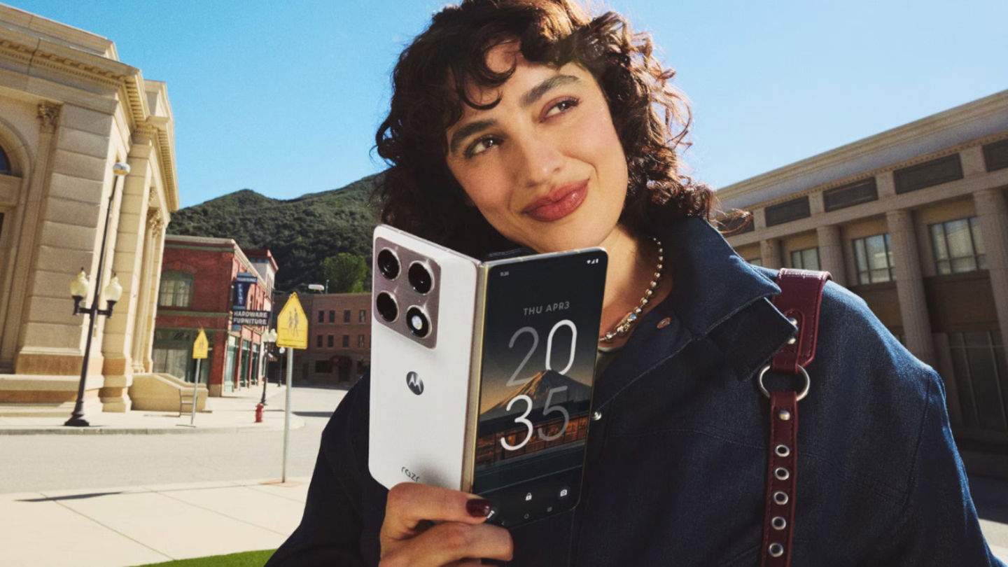 Motorola presenta un nou smartphone plegable i un model ultrafí