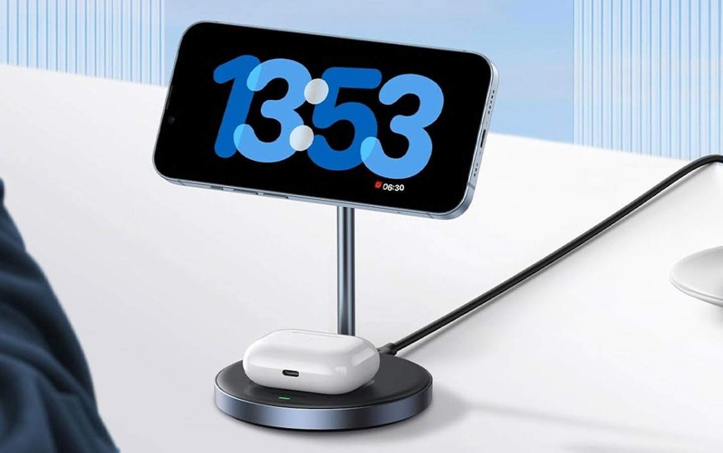 Aquest és el millor carregador d'iPhone per a la teva tauleta de nit que pots comprar