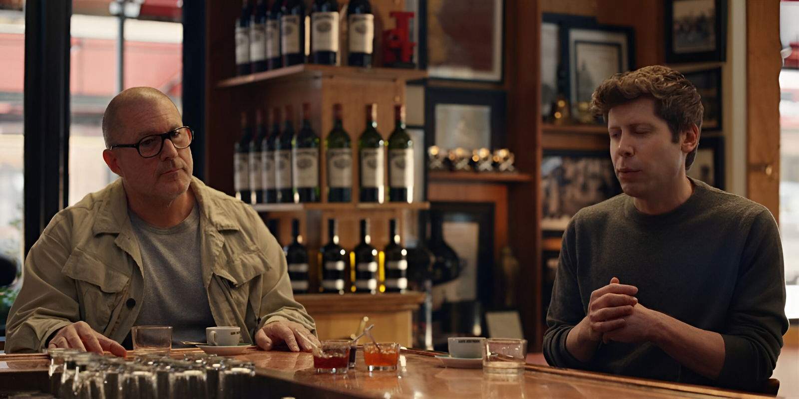 Es filtren detalls del dispositiu de ChatGPT i s'assembla més a uns AirPods que a un iPhone