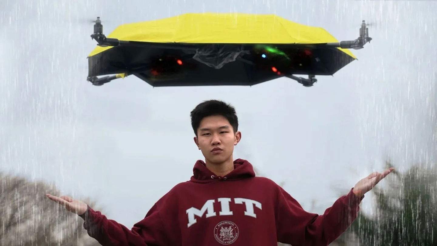 Amb tot el que està plovent aquest paraigua intel·ligent que et segueix i et deixa les mans lliures seria un èxit