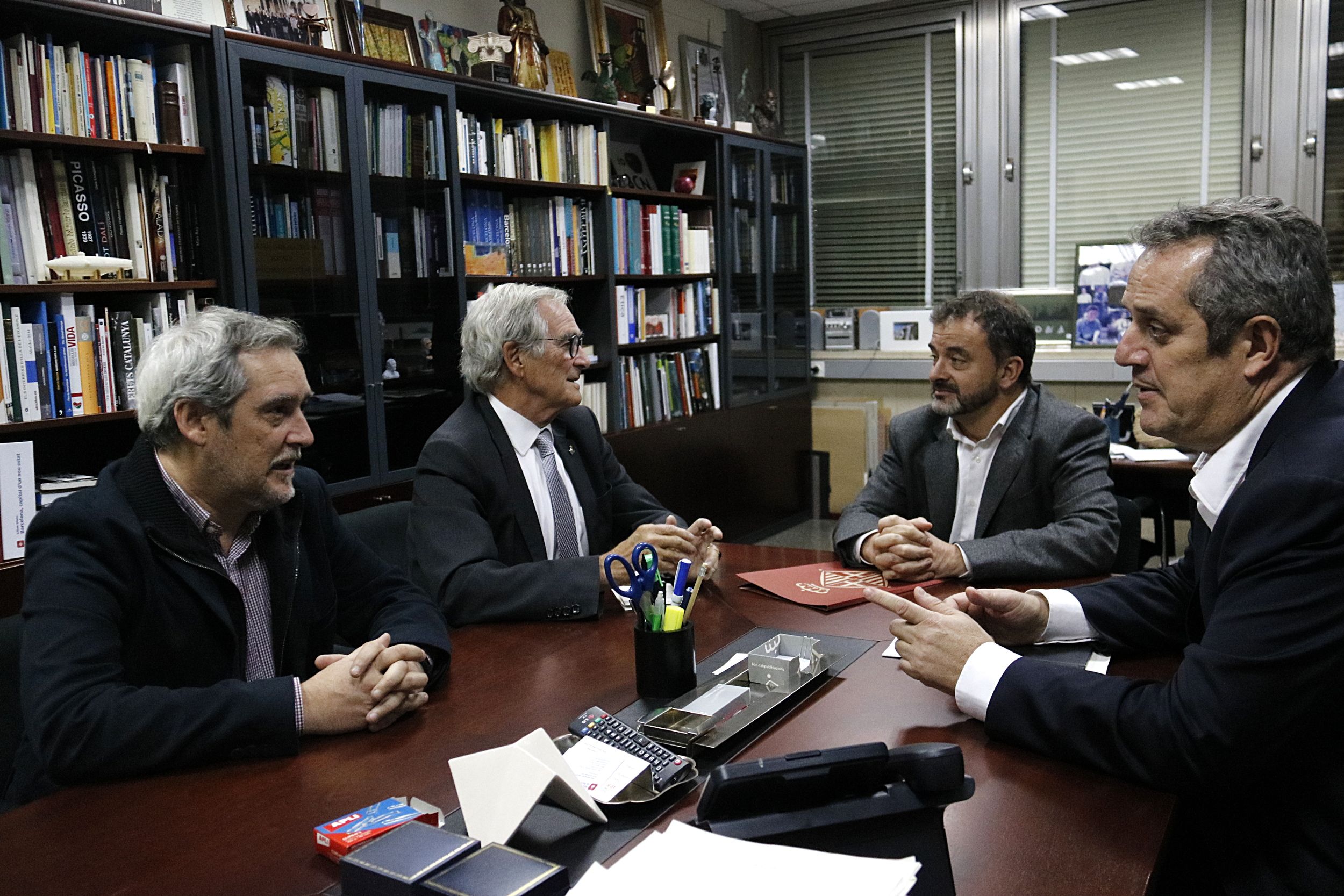 Trias y Bosch se reúnen para explorar un gobierno alternativo al de Colau