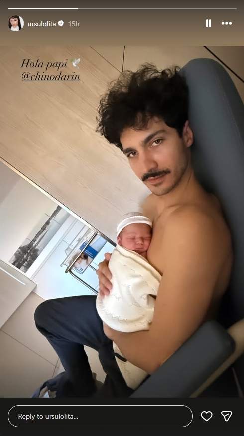 Úrsula Corberó publica una foto de Dante en primer plano, en el pecho de su padre   Instagram