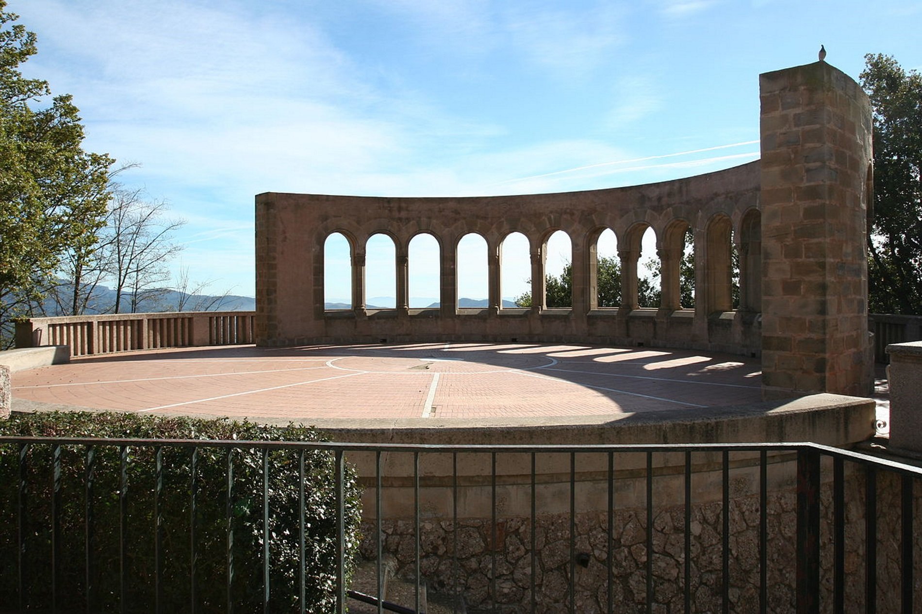 El monumento de los requetés de Montserrat que el Parlament quiere retirar