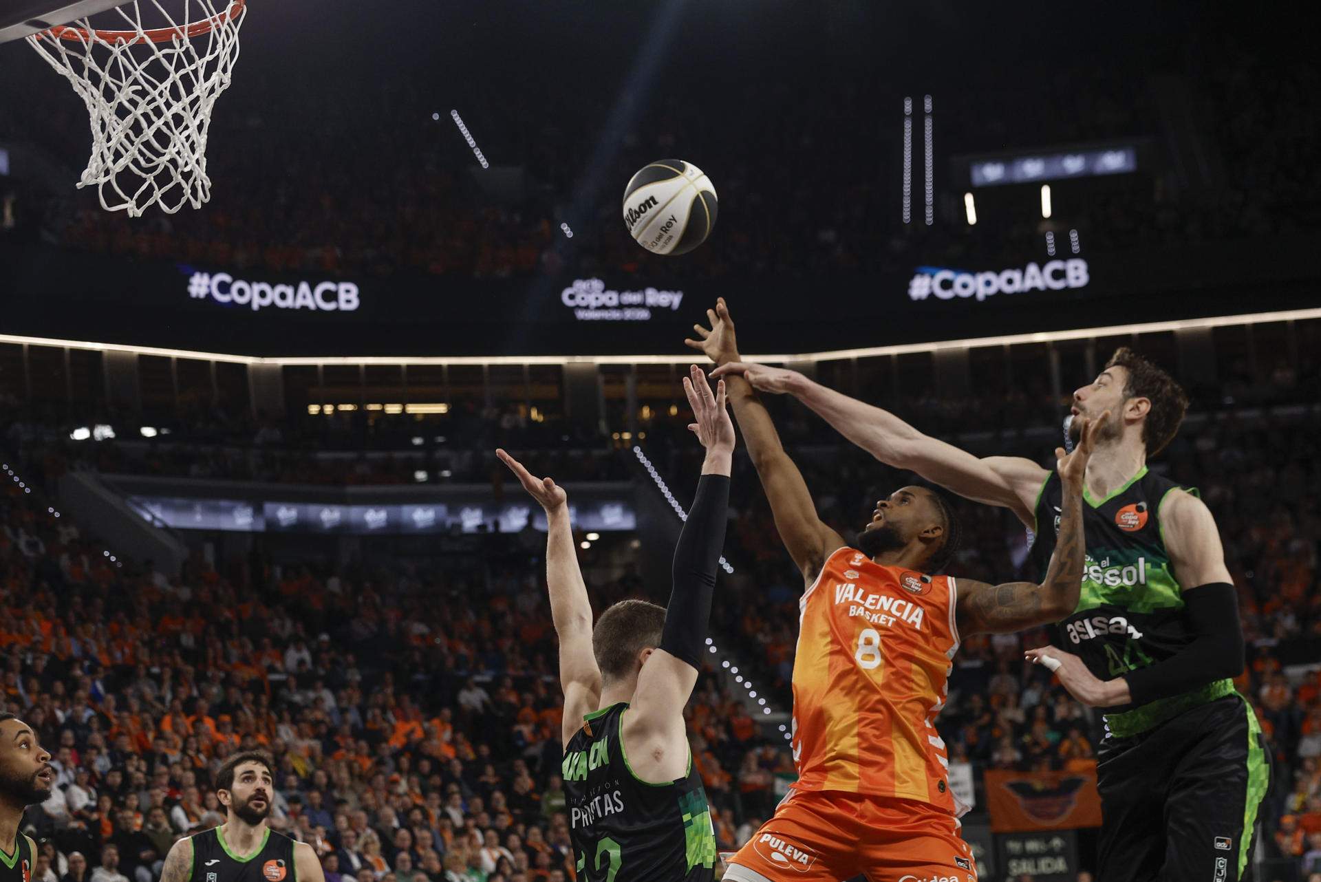 Un València superior venç el Joventut (95-84) i es classifica per a les semis de la Copa del Rei de bàsquet