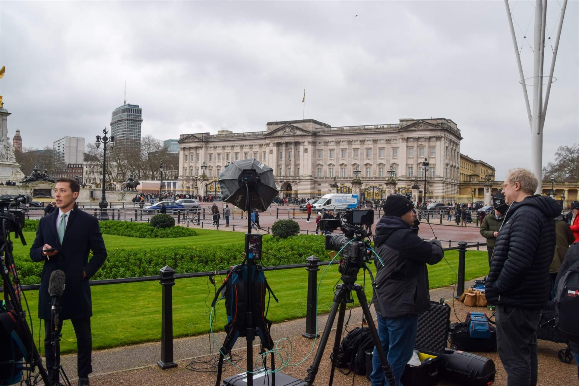 El Reino Unido sigue en shock tras un arresto real global y la "peor crisis institucional en un siglo"