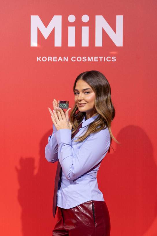Laura Escanes, embajadora de Miin Cosmetics 