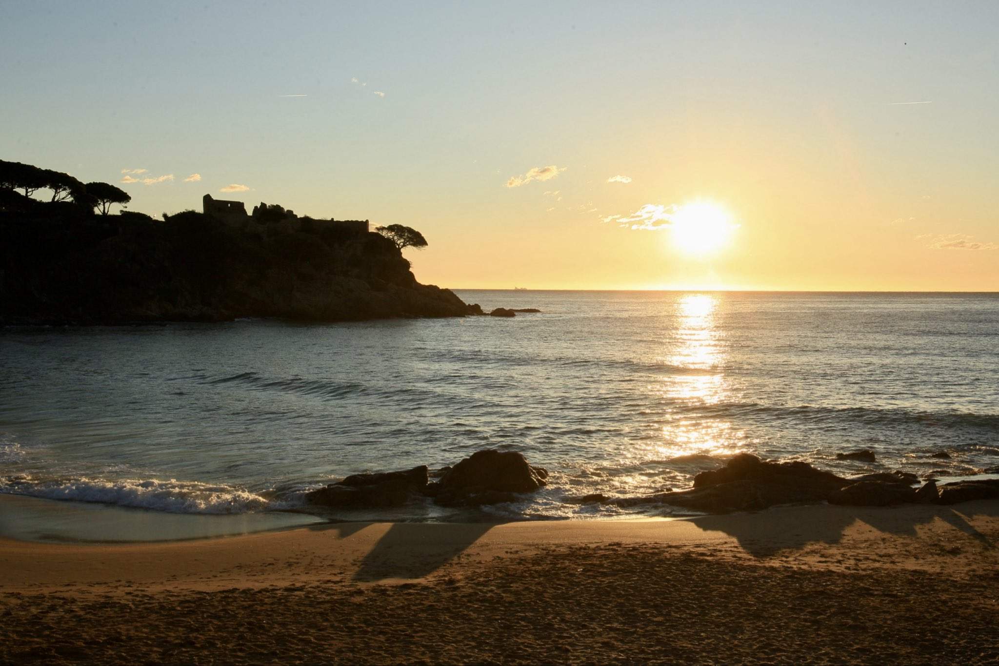 Fin de semana de sol y bonanza en Catalunya: vuelven las calmas invernales con niebla