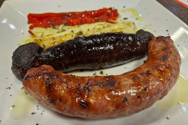 Blanco y negro del restaurante NeoParc. / Foto: Esmorzarsdeforquilla.cat