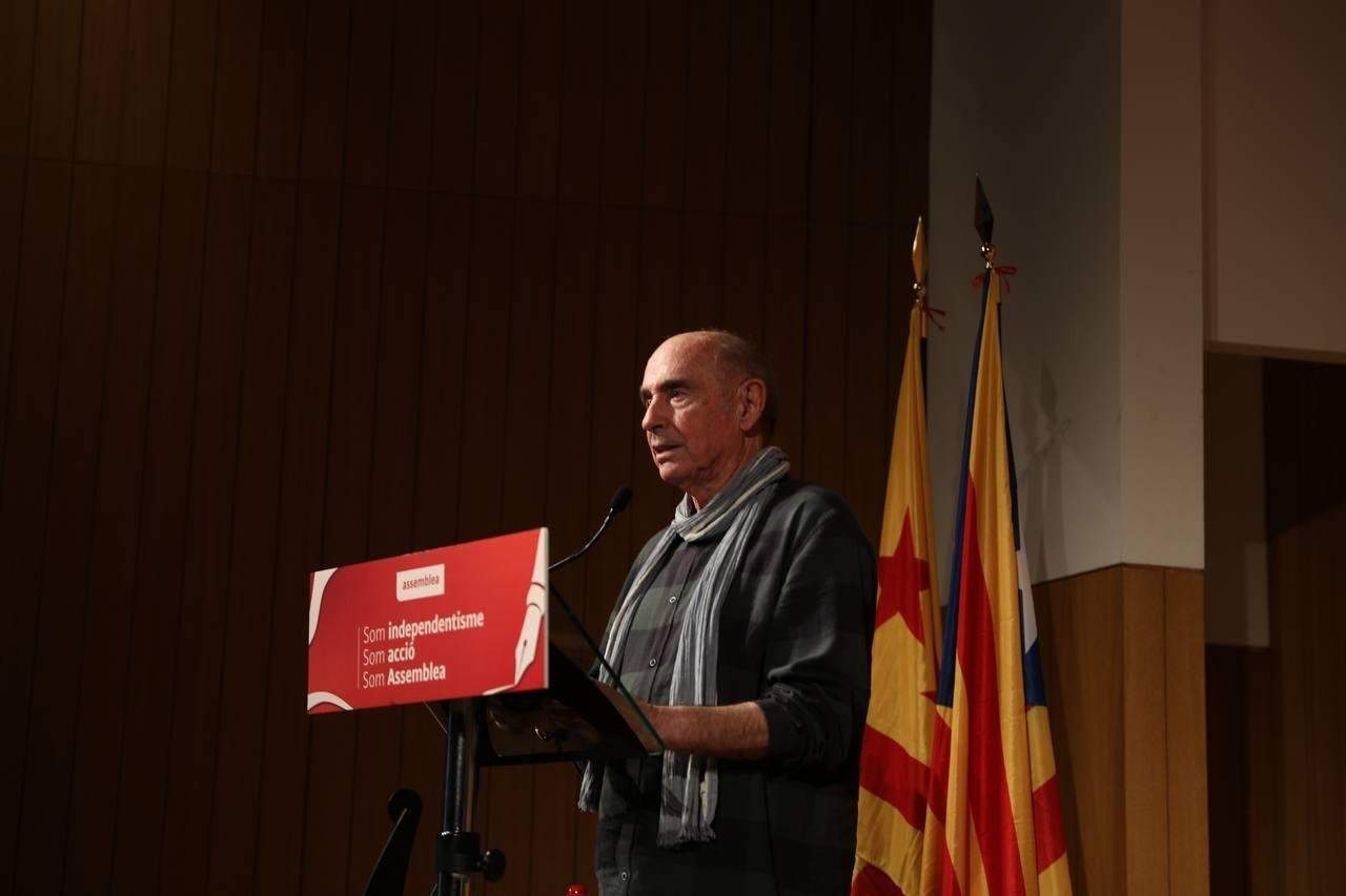Llach da un toque de atención a los partidos independentistas y critica su “aceptación autonomista”
