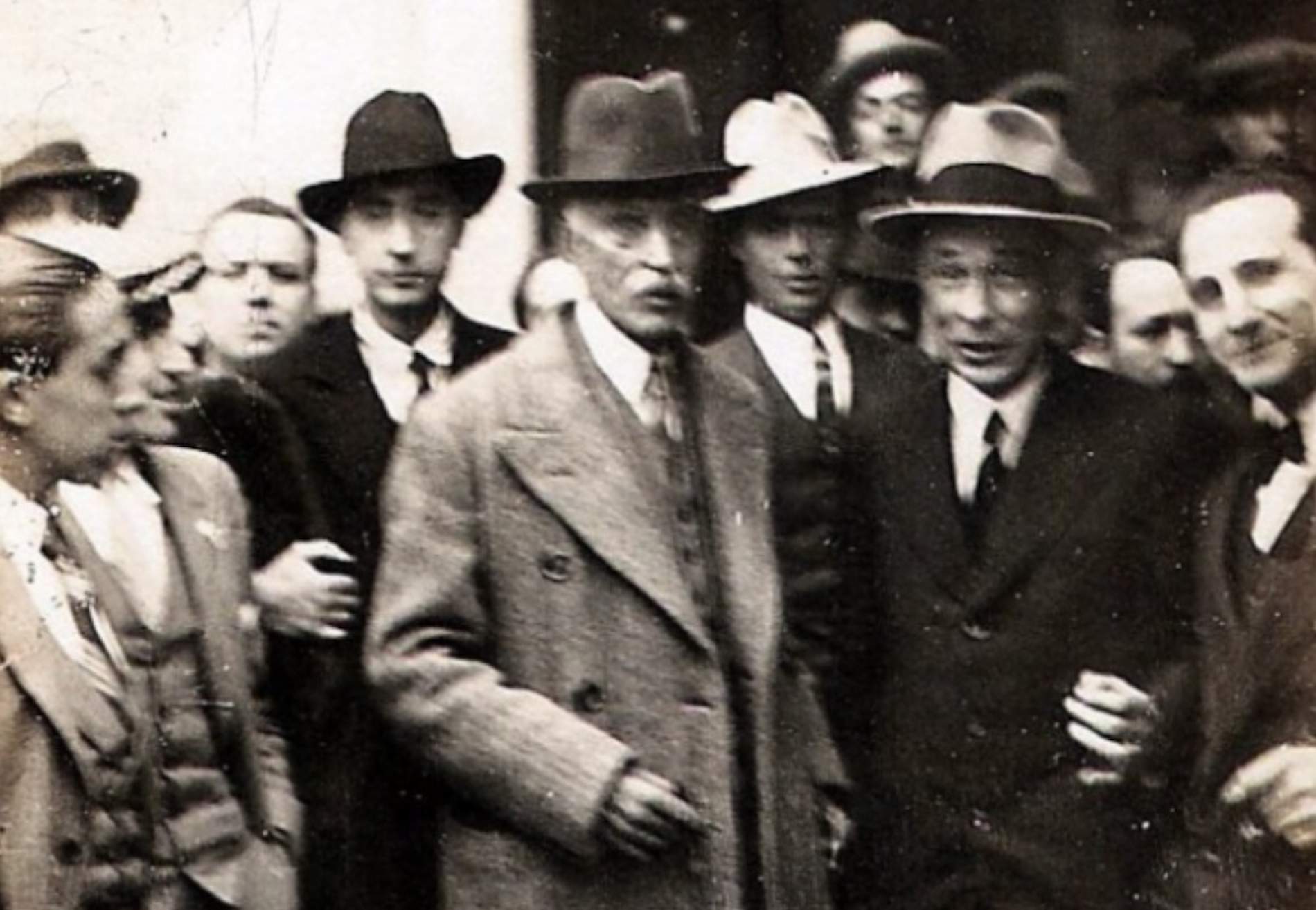 Macià retorna, definitivament, de l’exili per a ser president de Catalunya