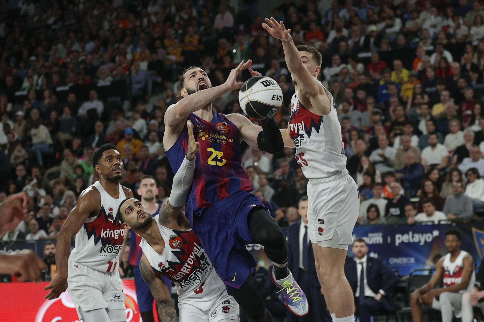 El Barça no puede contra un sólido Baskonia (67-70) y cae eliminado en las semifinales de la Copa del Rey