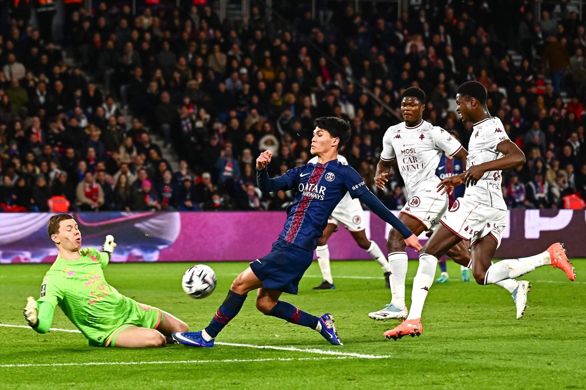 Dro se estrena como titular con el PSG y envía un dardo al Barça: "He venido aquí para jugar"