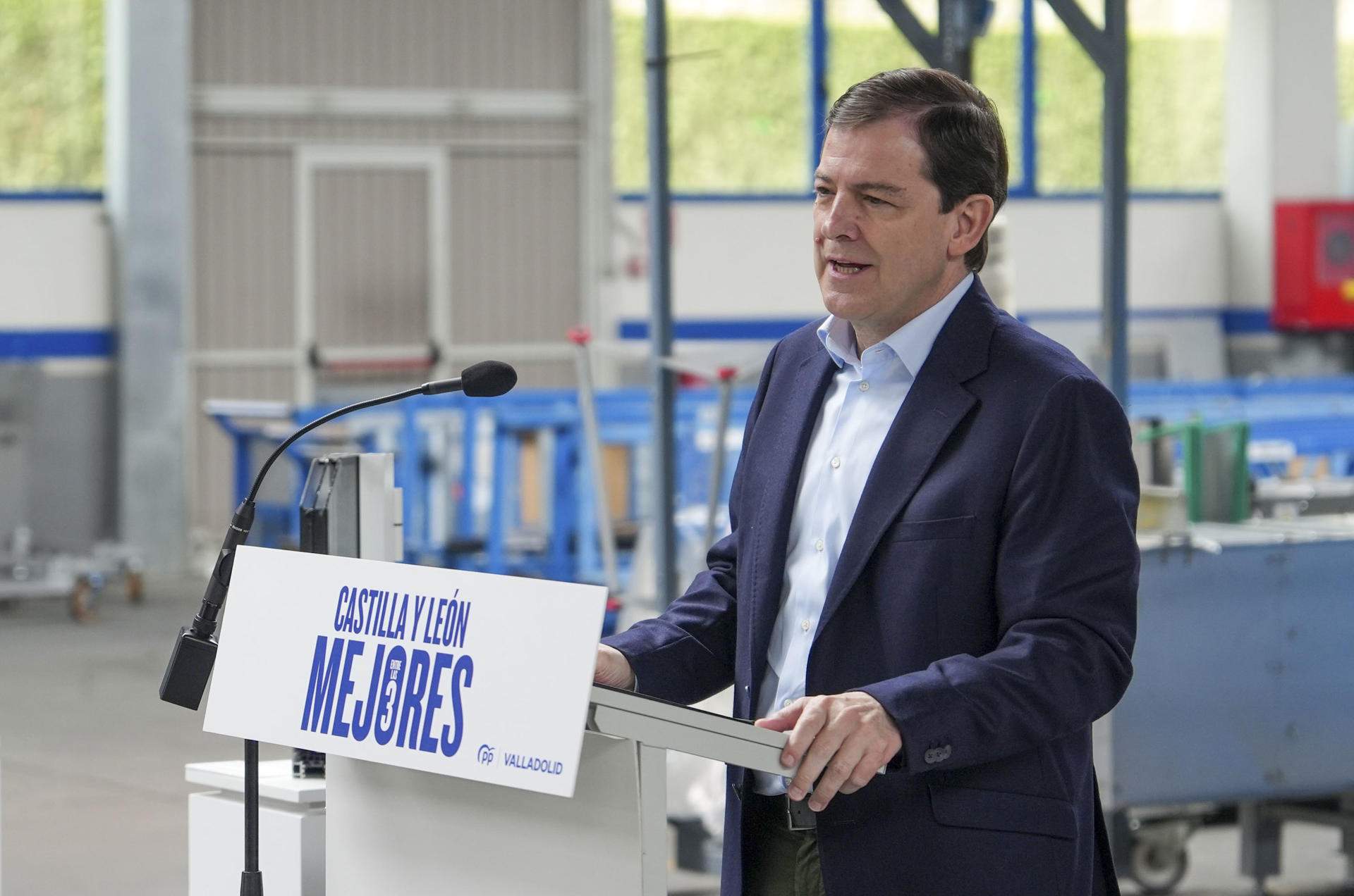 Mañueco crece, pero dependería de Vox, y el PSOE mantiene el pulso en Castilla y León, según una encuesta