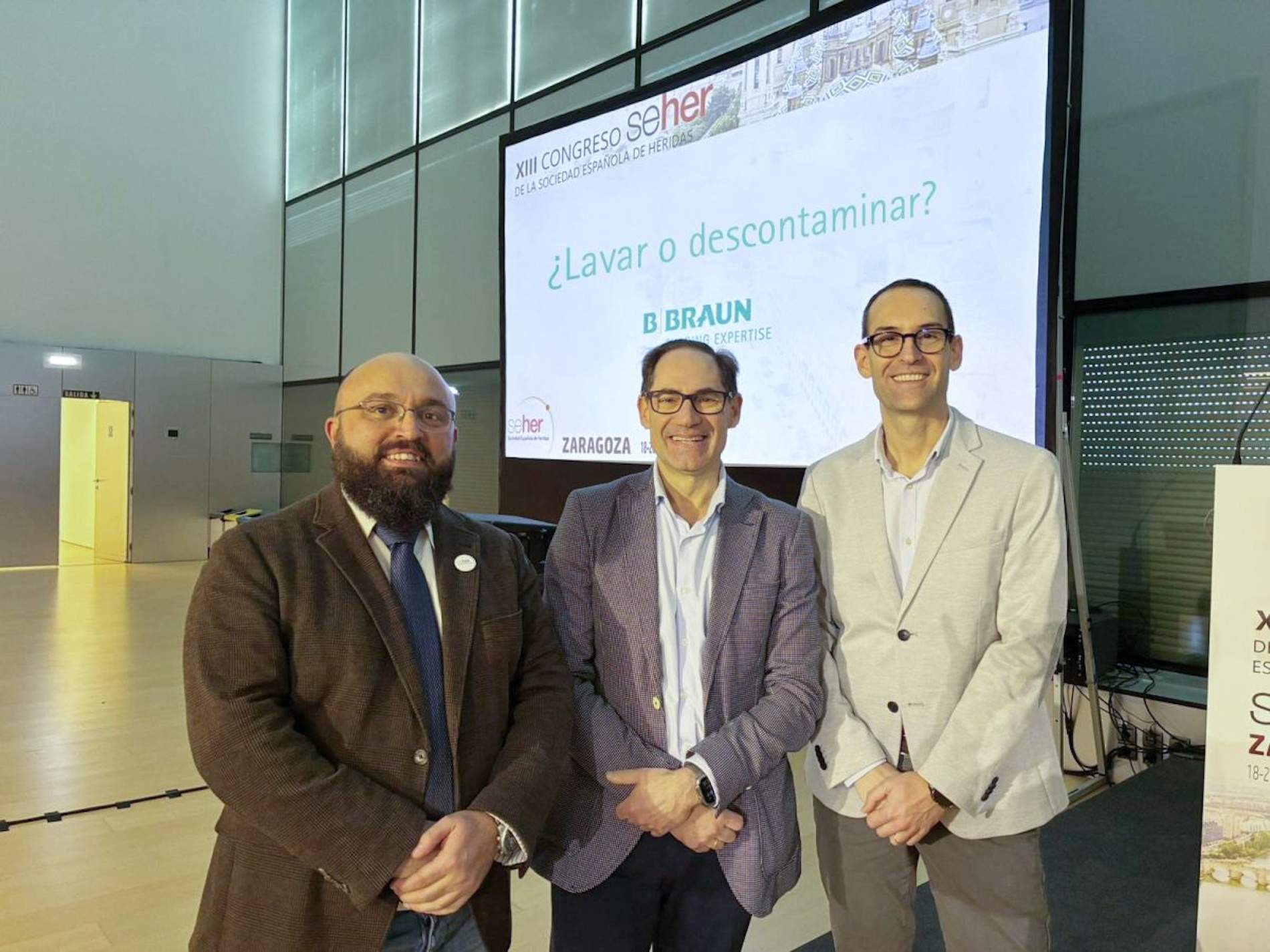 Experts adverteixen que rentar no és suficient per a cicatritzar una ferida