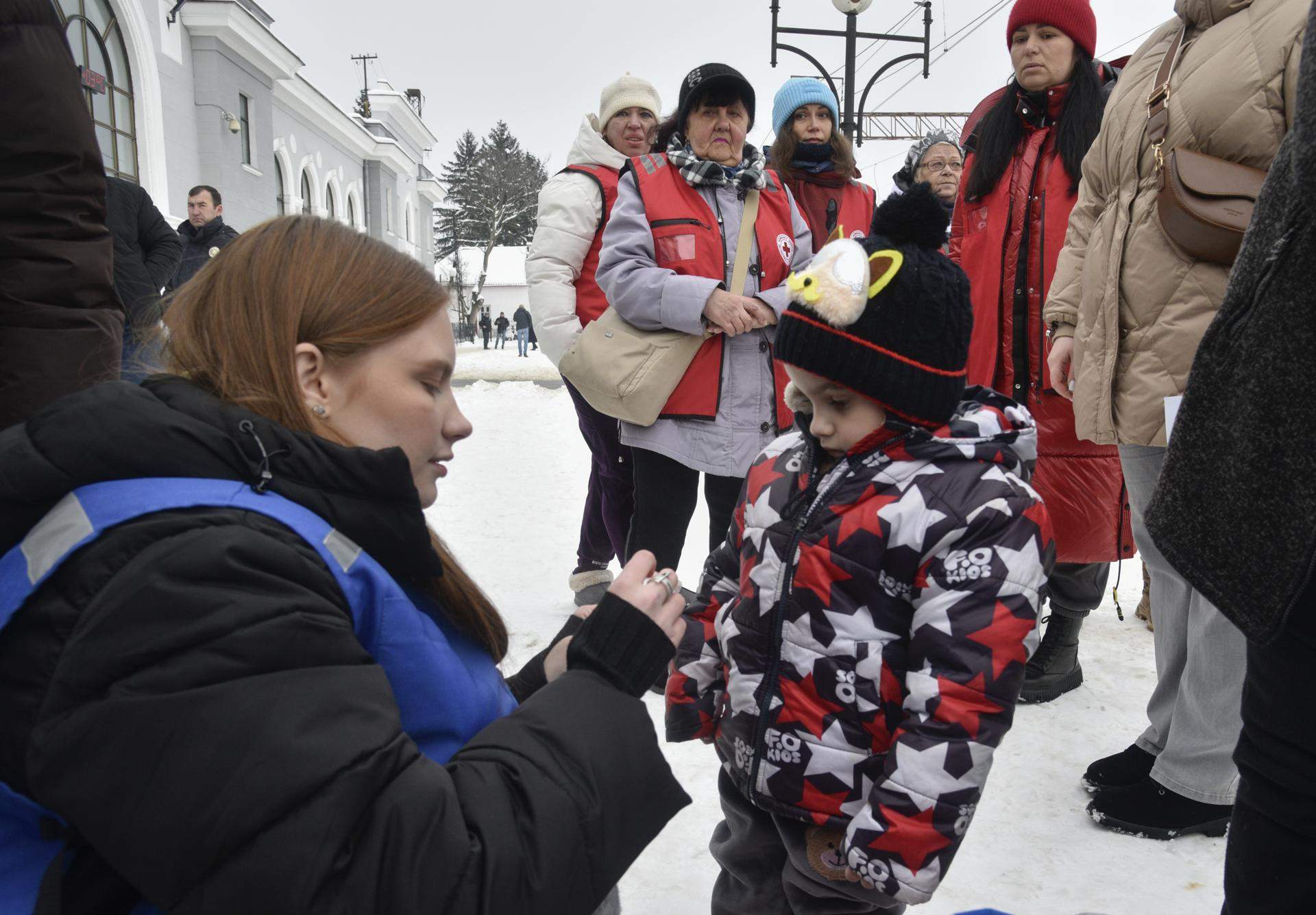 Ucrania, país de viudas y sin niños: cuatro años de guerra y crisis demográfica