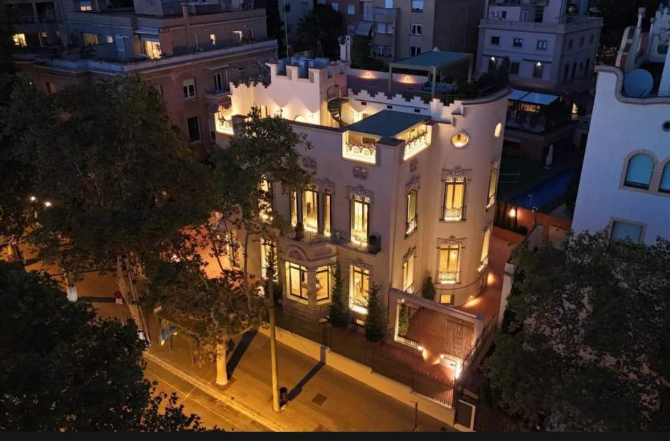 La torre de Del Burgo de noche, Portal inmobiliario