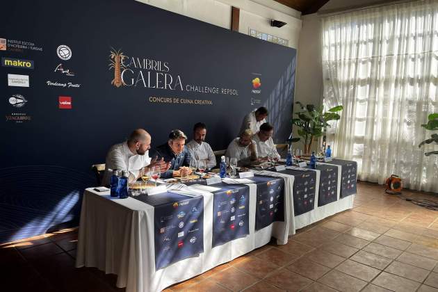 El jurado deliberando en el Concurso Internacional de la Galera de Cambrils. / Foto: Oriol Foix El jurado deliberando en el Concurso Internacional de la Galera de Cambrils. / Foto: Oriol Foix