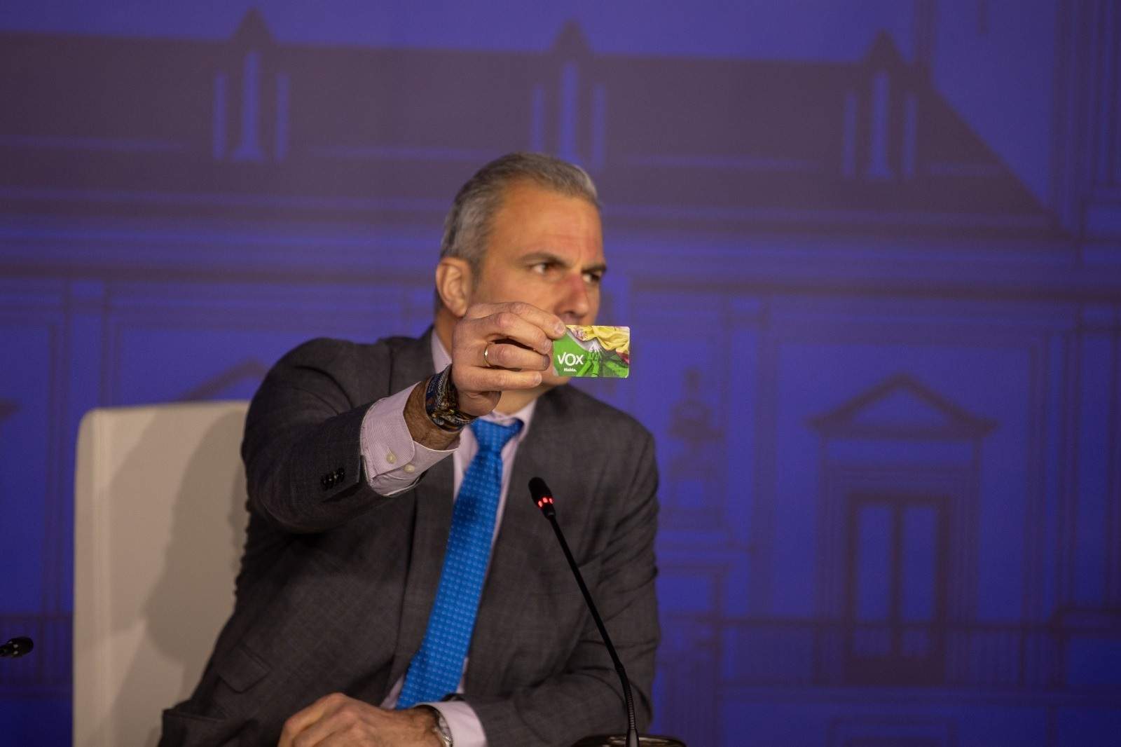 La crisis abierta entre Vox y Ortega Smith se agrava con la intervención de Almeida