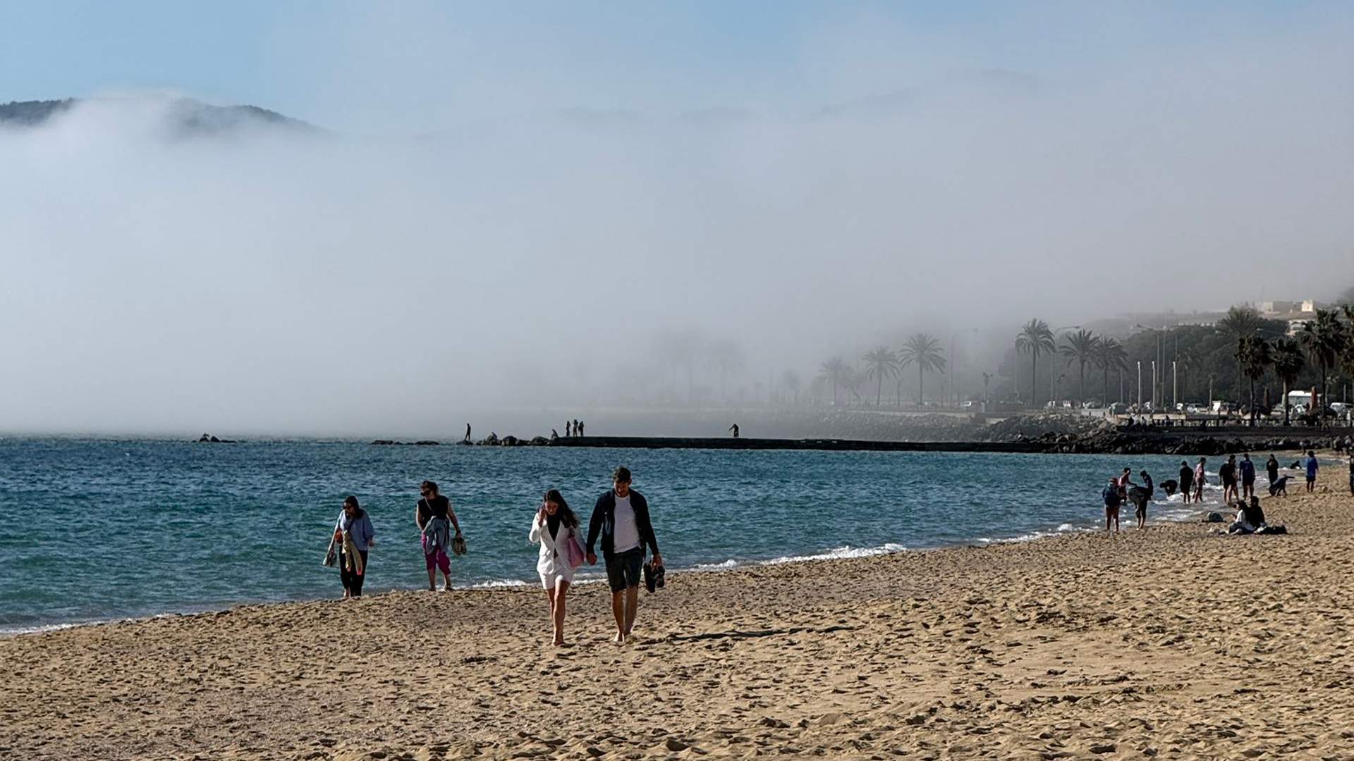 Playas fantasmagóricas en Catalunya: ¿dónde y cómo se forman las nieblas marítimas?