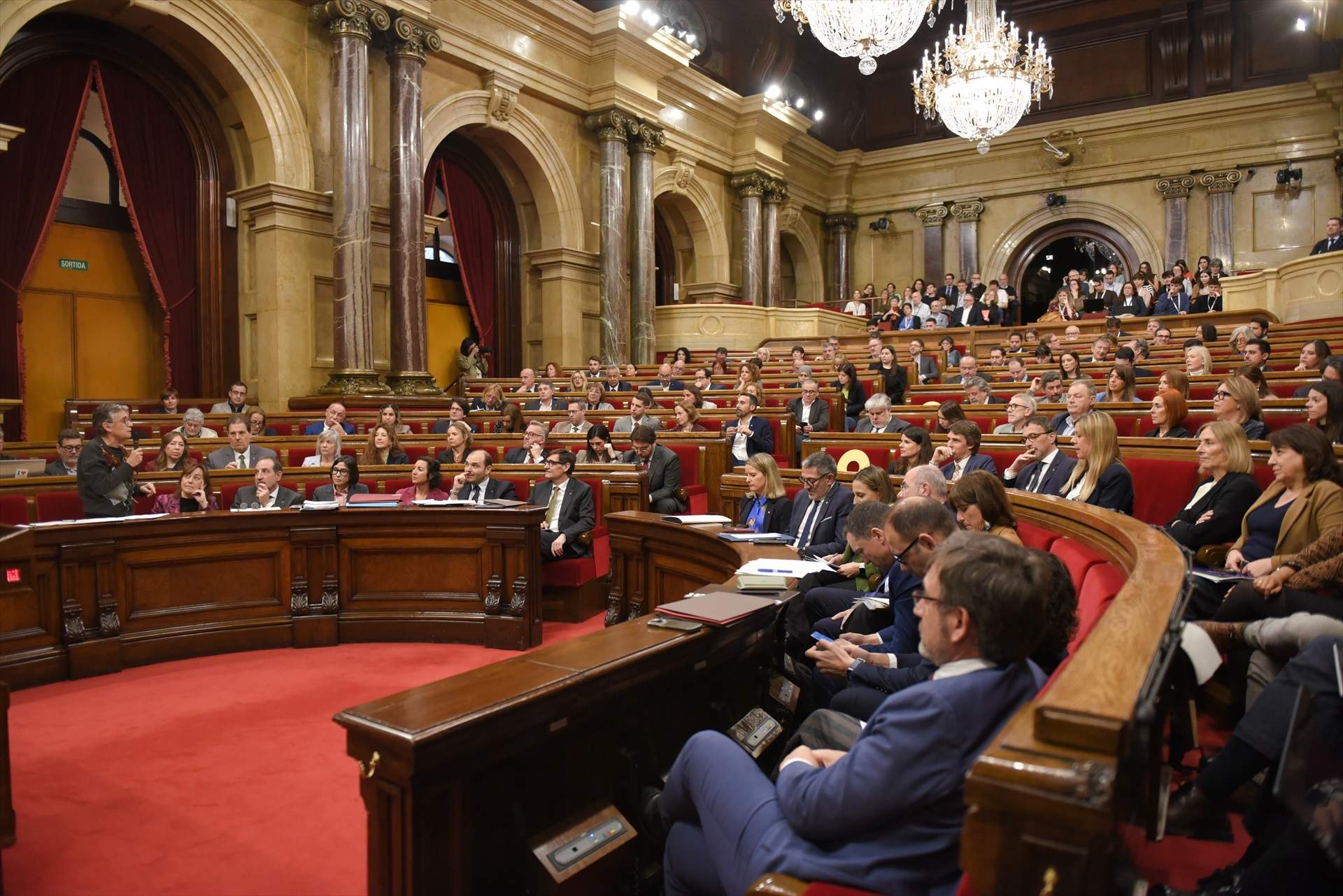 Illa recibe el apoyo de los grupos del Parlament al volver al pleno tras su baja (menos de uno)