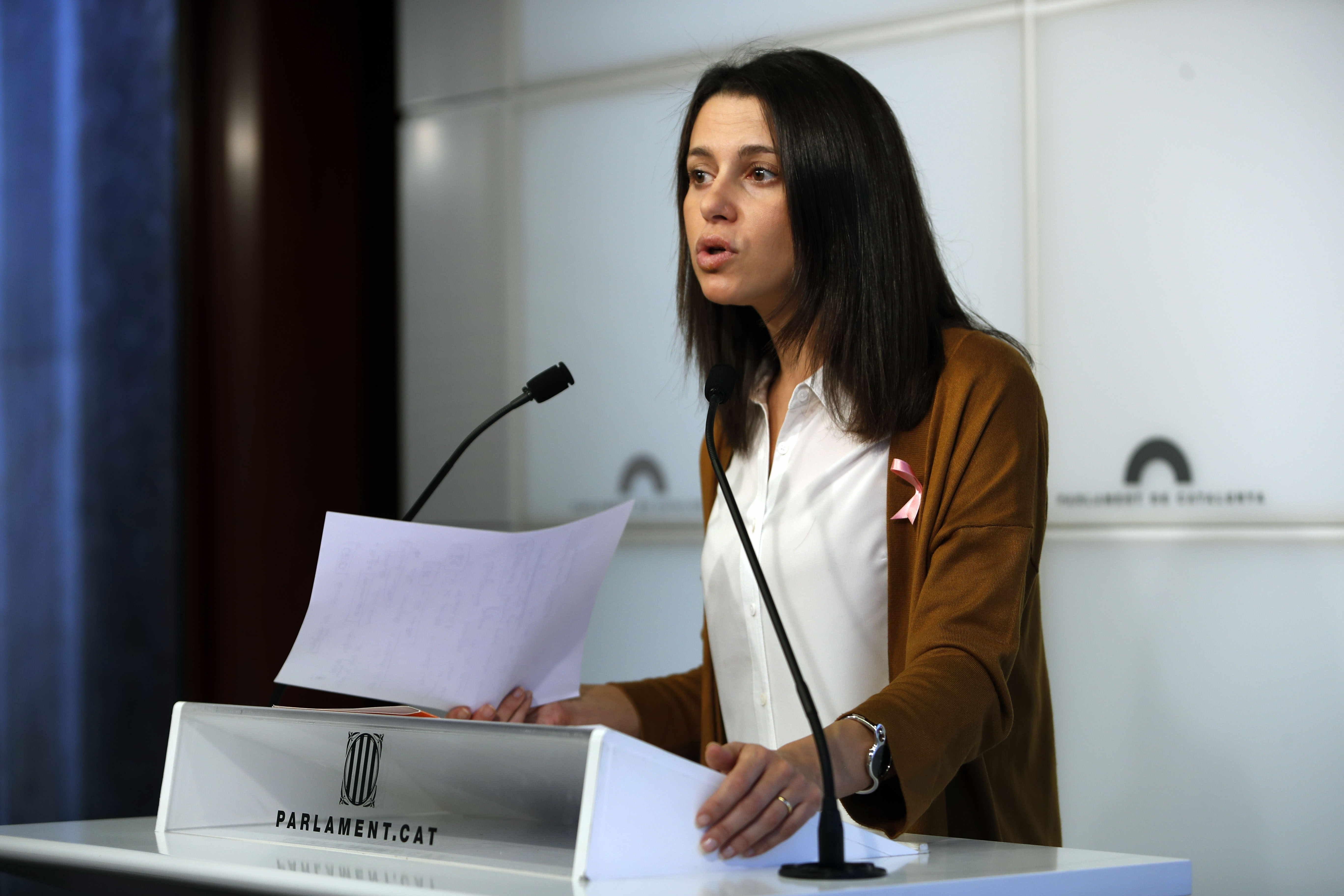 Arrimadas: “És una humiliació negociar els pressupostos a la presó”