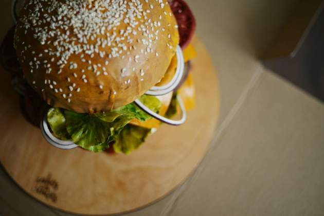 Hamburguesa, un plato icónico / Foto: Unsplash