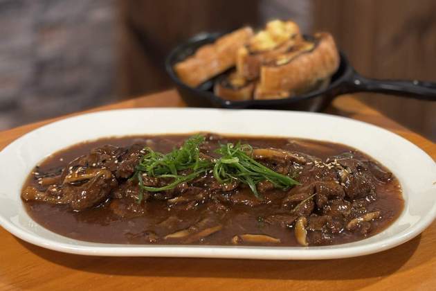 Fricandó bulgogi del San Kil de Gràcia. / Foto: Marta Garreta Fricandó bulgogi del San Kil de Gràcia. / Foto: Marta Garreta