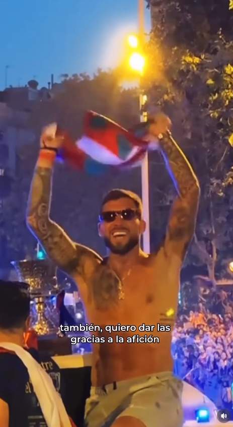 Iñigo con la bandera de Euskadi, Instagram