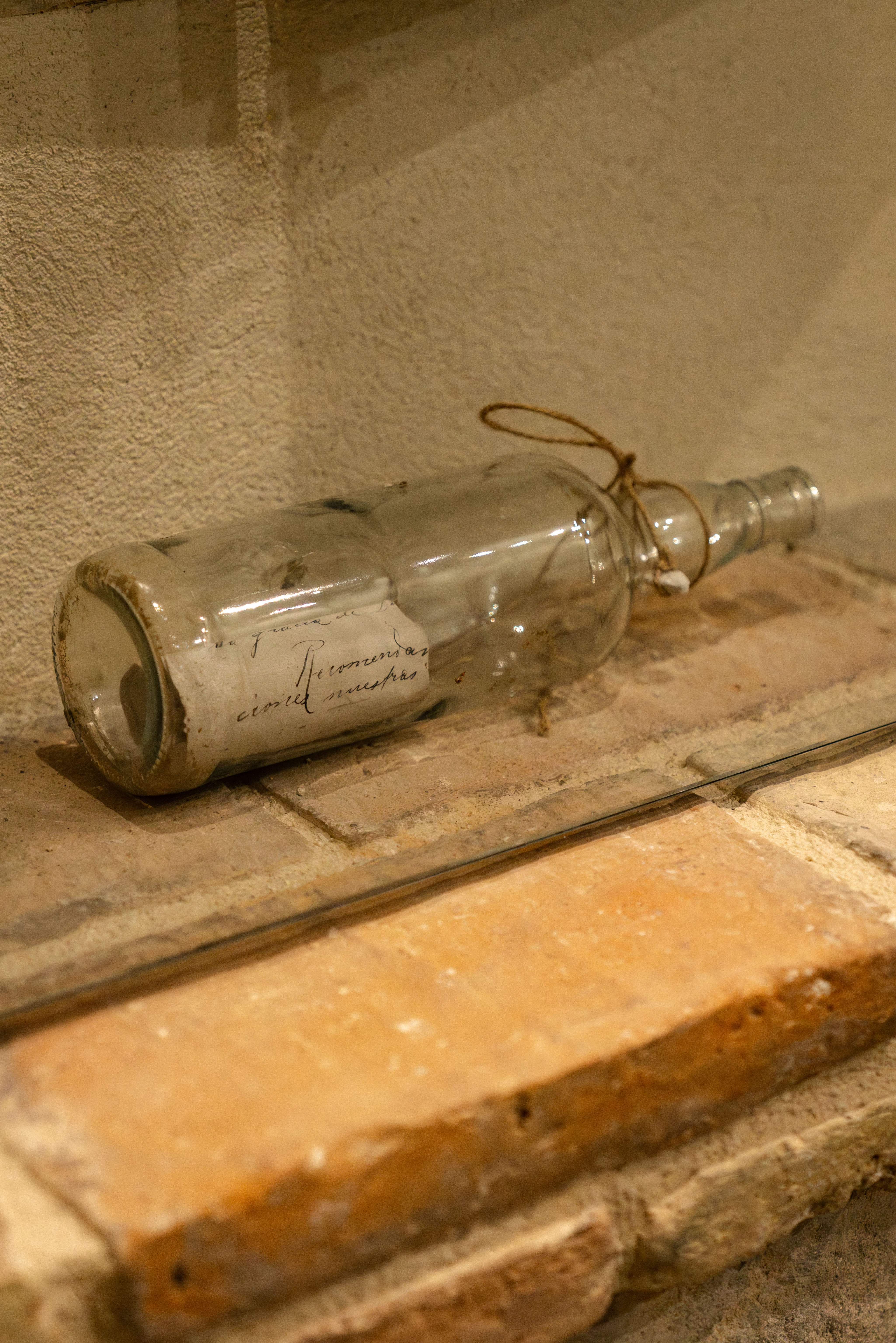 Mensaje en una botella: singular descubrimiento centenario en un hotel de Barcelona