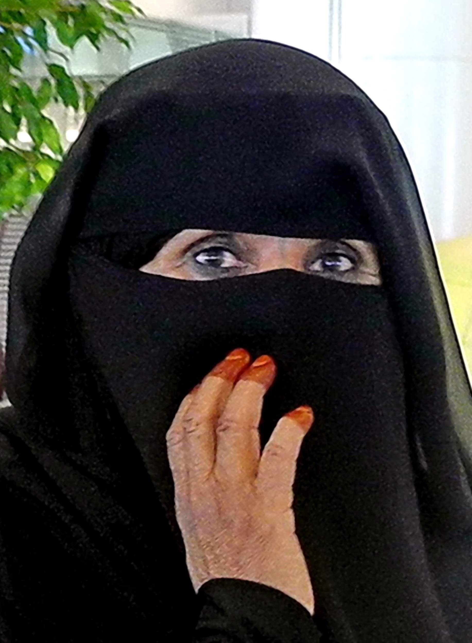 El pleno de Barcelona se desmarca de la petición de prohibir burkas y niqabs