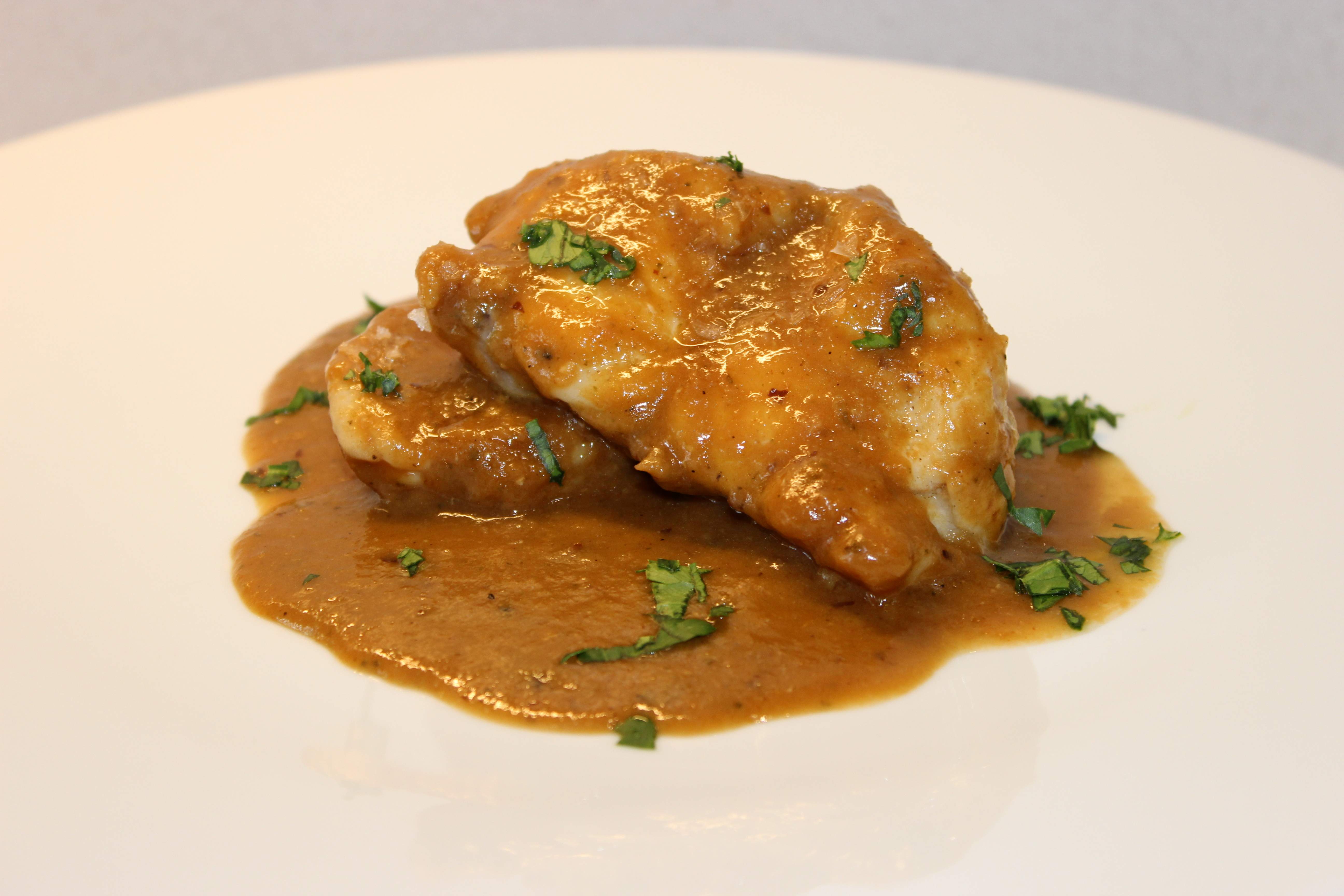 Rap amb salsa de pa i nyores